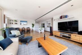 Melbourne Penthouse Apartment A Walk to Brighton Beach